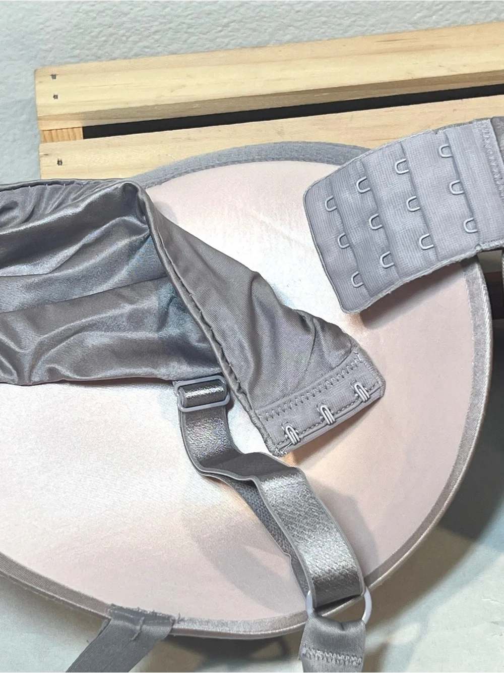 Victoria's Secret Very Sexy Push-Up Bra Silver Statement Straps | 36DDD | 80F